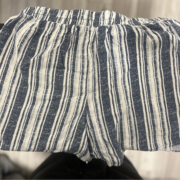 Brand New Guilty Shorts - Picture 2 of 4